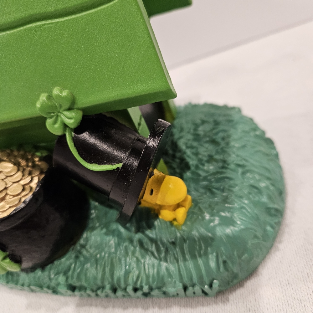 Snoopy & Woodstock's Happy St. Patrick's Day Peanuts Pot of Gold Doghouse NWT - Picture 6 of 9